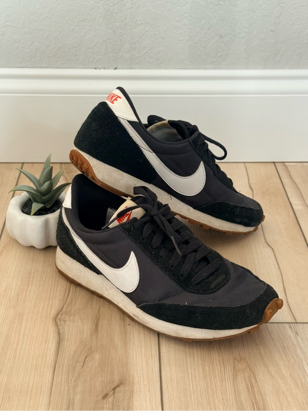 Nike Women’s Black/White Waffle Runner Sneakers